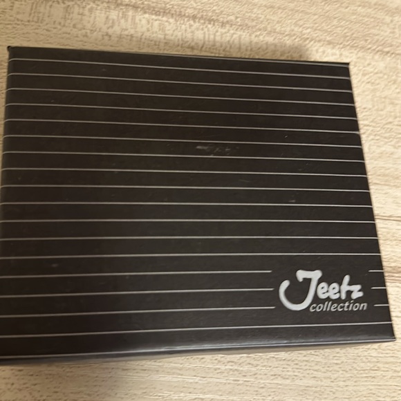 Jeetz Hand Crafted multicolor wallet - Picture 13 of 13